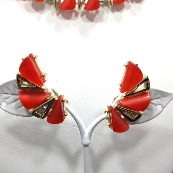 Vintage 1950s Red Thermoset Triangle Necklace & Earrings Jewelry Set - Picture 4 of 10